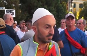 Rama prezanton “Besën”, protestuesit i përgjigjen: I pabesi nuk ka besë! Vetëm dorëheqje
