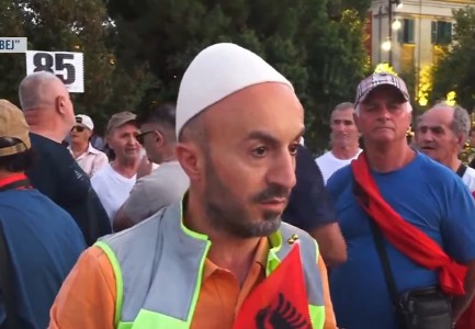 rama-prezanton-besen-protestuesit-i-pergjigjen-i-pabesi-nuk-ka-bese-vetem-doreheqje