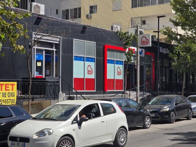 grabiti-nje-shume-parash-nga-kasa-e-nje-marketi-arratiset-autori-policia-nis-kerkimet