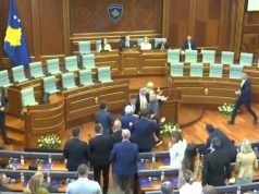 Tensione në Kuvendin e Kosovës, Kurti goditet me vezë: “Nuk ankohem për vezët, por që nuk dialogojnë”