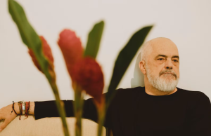 Edi Rama rrëfen anën e tij si artist: “Arti më detoksifikon nga helmi i politikës”
