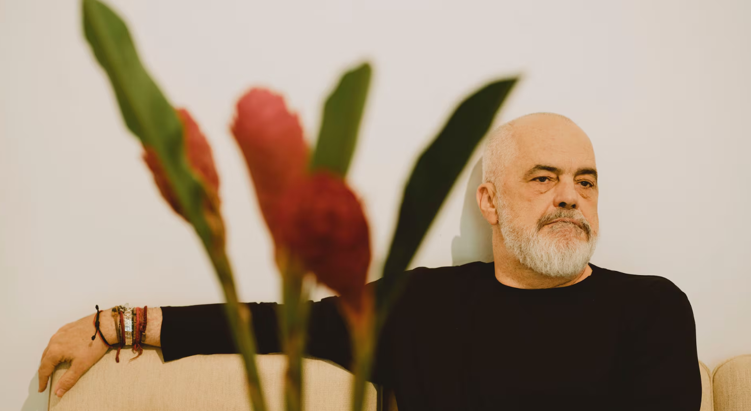 edi-rama-rrefen-anen-e-tij-si-artist-arti-me-detoksifikon-nga-helmi-i-politikes