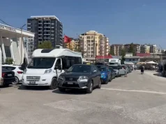 Kaos në Portin e Vlorës, 700 pasagjerë dhe 180 automjete bllokohen nga mungesa e energjisë