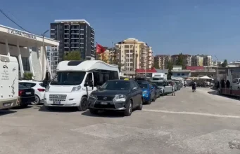 Kaos në Portin e Vlorës, 700 pasagjerë dhe 180 automjete bllokohen nga mungesa e energjisë
