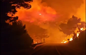 Skena apokaliptike në Kroaci/ Zjarri shkrumbon shtëpi e makina, banorë dhe turistë evakuohen