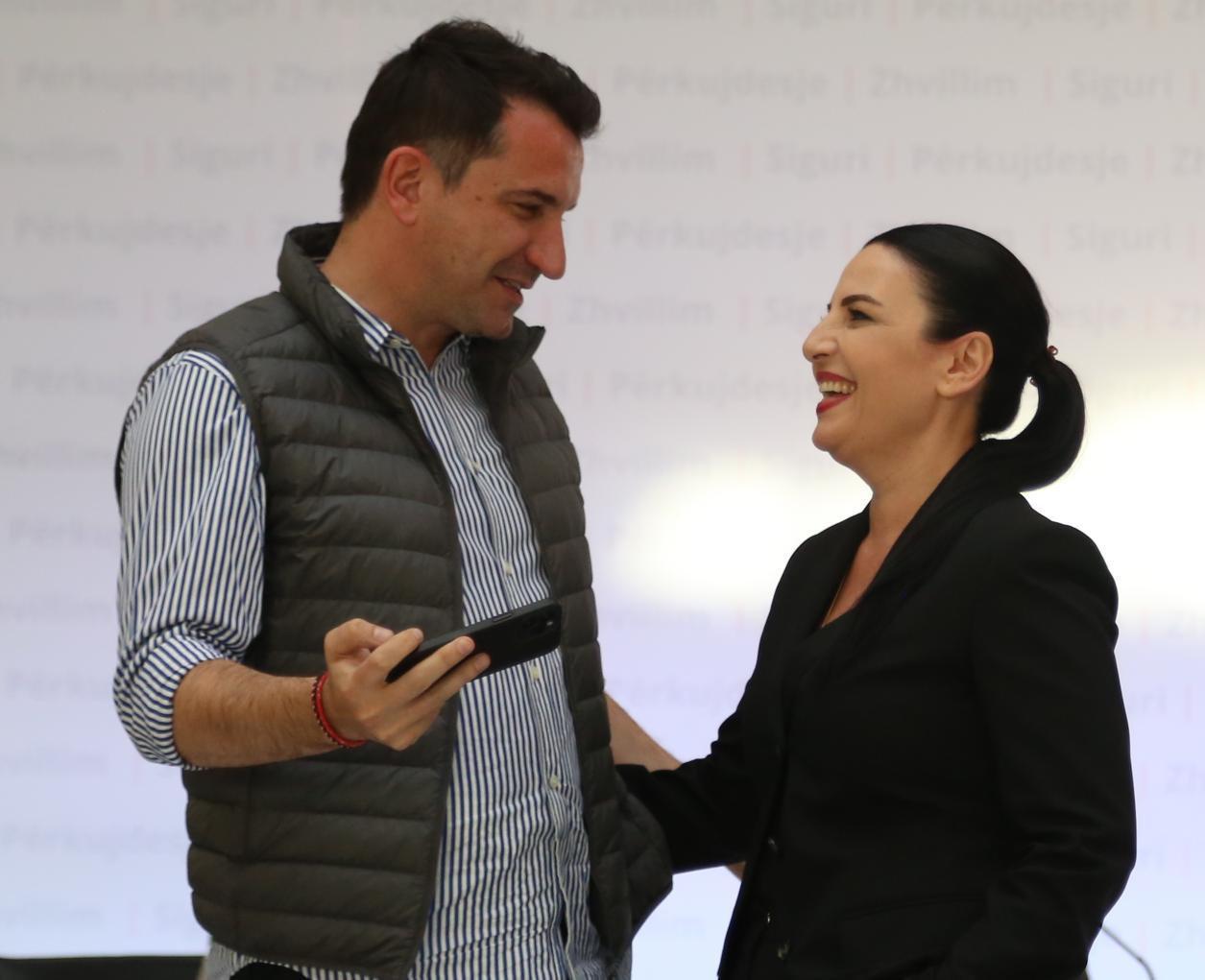 veliaj-me-dore-te-hekurt-nga-qelia-pas-ristanit-shkarkon-nga-detyra-nenkryetarin-e-bashkise-blendi-sulaj