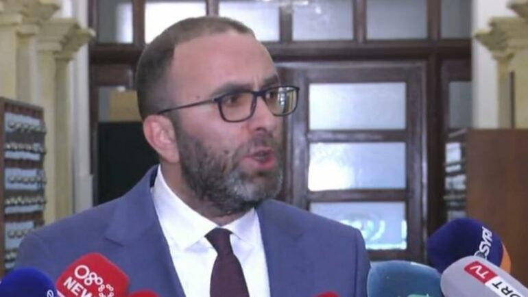 PAGAT E MAGJISTRATËVE  Bardhi  Sistemi i drejtësisë në kolaps  nisma e dy deputetëve të PS bie ndesh me Kushtetuesen
