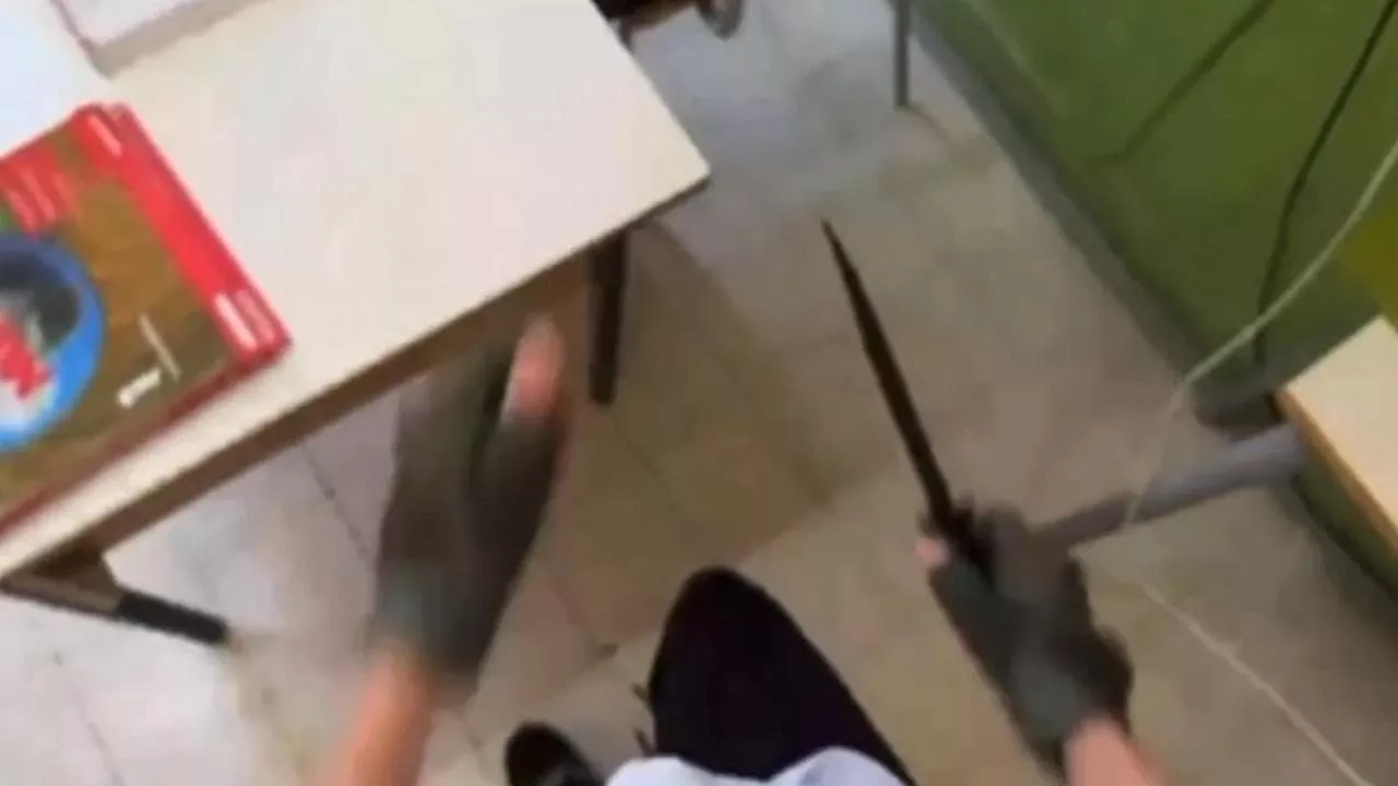 Kamera në kokë dhe dy thika  13 vjeçari filmon përgatitjet para se të godasë mësuesen në Romë