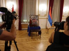 Serbia sfidon Europën për Mlladiçin/ Homazhe me ministra e gjeneralë, akademikja ruse: Biografia e tij të mësohet në shkolla