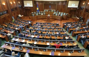 Kosovë/ Kuvendi bashkohet kundër vendimit të Speciales, 99 deputetë votojnë deklaratën për ish-krerët e UÇK-së