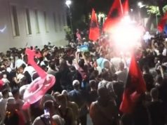 Protestuesit bllokojnë Kryeministrinë për mbi një orë, përplasje me policinë: “Këtu vendosim ne!”