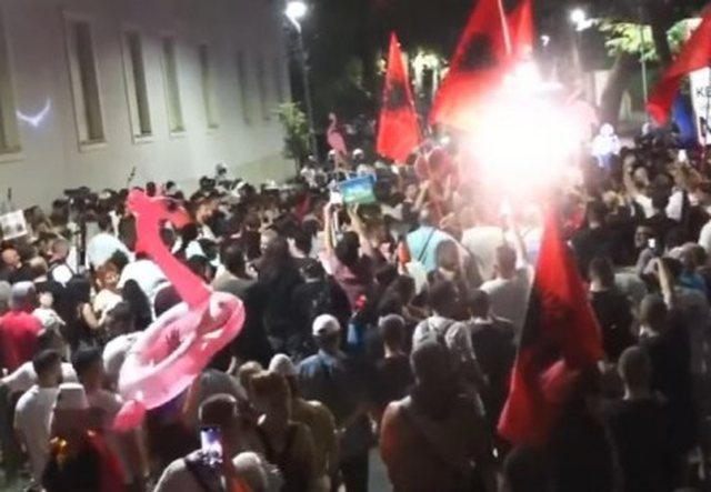 -640-0-1788289684xprotesta-1-shtator-433x300-474