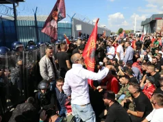 JO NË EMRIN TIM/ Protesuesit mblidhen te zyrat e EULEX-it në Fushë-Kosovë gjykata speciale