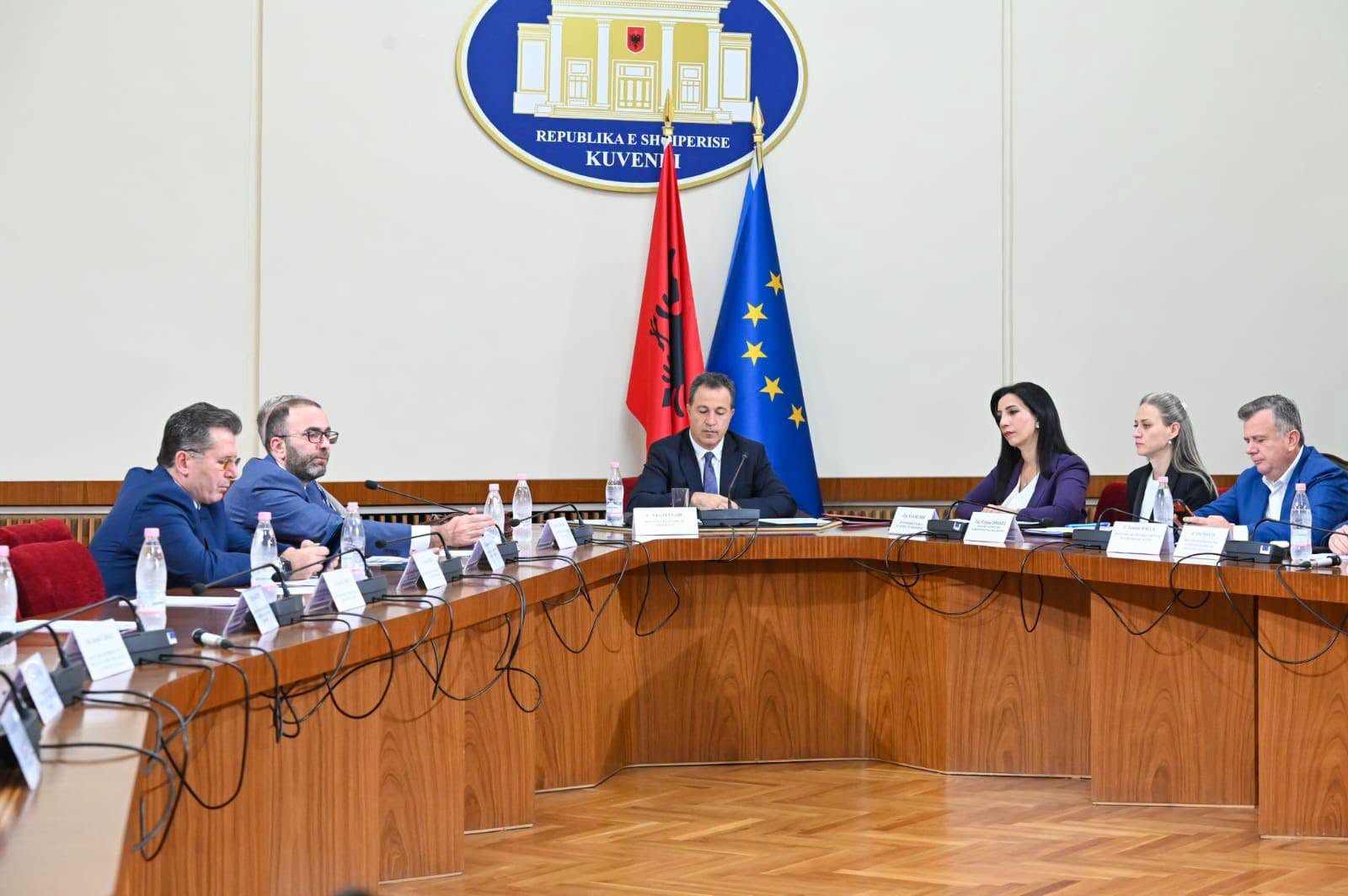 harta-e-re-territoriale-drejt-votimit-me-8-tetor-61-bashki-behen-46-banoret-e-15-bashkive-thirren-para-kuvendit