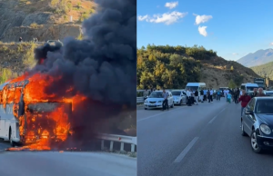 Autobusi me turistë merr flakë në Elbasan, bllokohet hyrja e tunelit