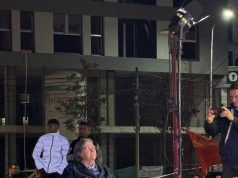 Tavolina bosh e Nënës Ferdonije, simboli i dhimbjes zhvendoset në protestën kundër Speciales