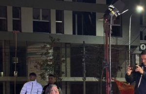 Tavolina bosh e Nënës Ferdonije, simboli i dhimbjes zhvendoset në protestën kundër Speciales