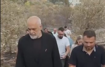 Rama në Himarën e djegur/ Shkon në zonat e prekura nga flakët, nis vlerësimi i dëmeve