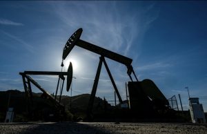 Nafta rikthehet në 100 dollarë/ Lufta në Lindjen e Mesme trondit tregjet, frikë për furnizimet globale