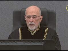 Haga lexon aktgjykimin për Thaçin dhe ish-drejtuesit e UÇK-së. Smith: Trupi gjykues nuk i gjeti të provuara akuzat e ZPS për krimet kundër njerëzimit