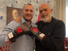 “Hundë e thyer me hundë të thyer”/ Rama pret kampionin Nelson Hysa, dorezat e boksit përfundojnë në duart e kryeministrit