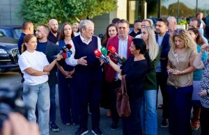 Berisha kthehet nga SHBA/ “Udhëtimi më ripërtëritës i jetës”, akuza Ramës dhe mesazhi për zgjedhjet