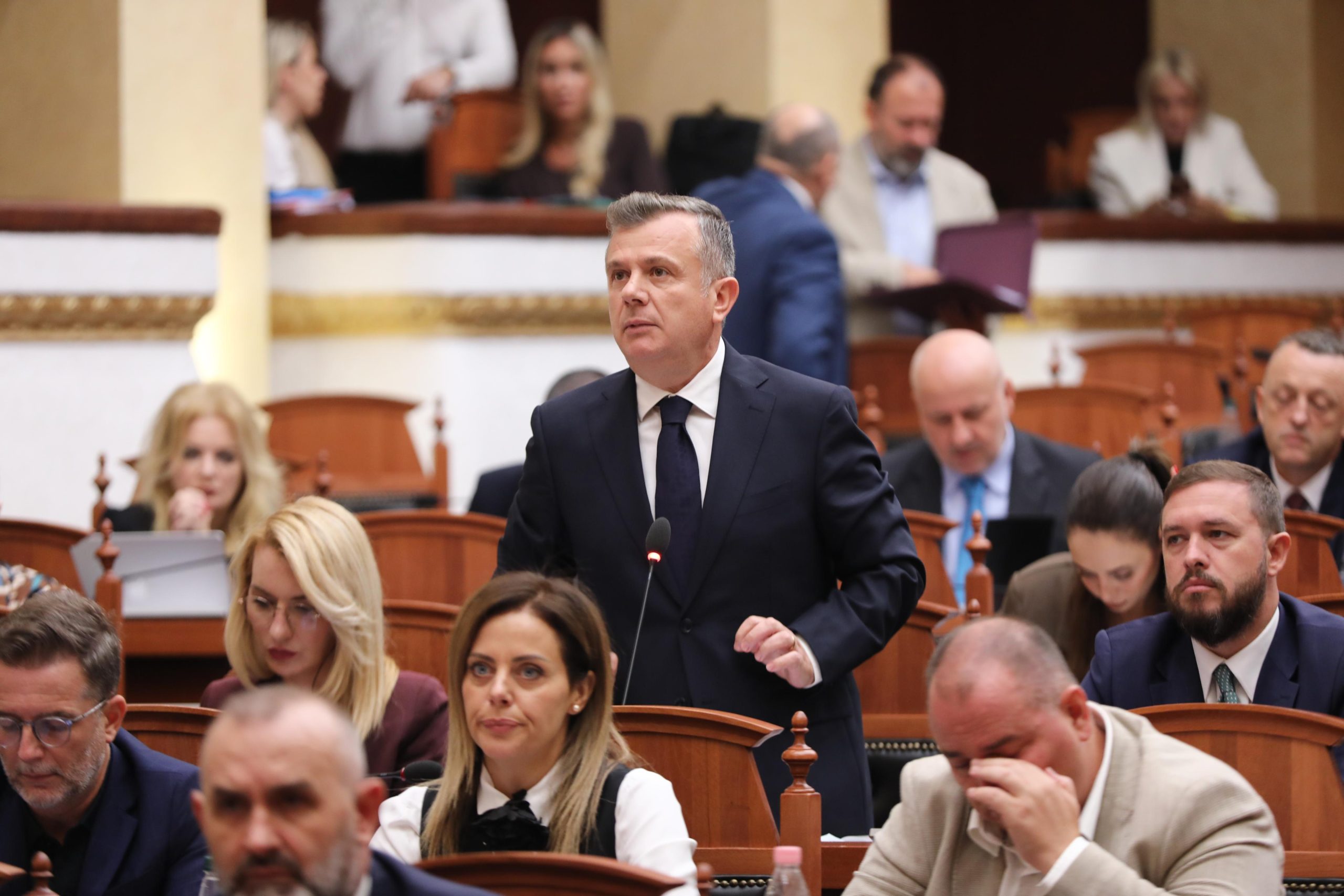 na-plas-shpirti-per-kosoven-balla-kemi-heshtur-per-te-folur-institucionalisht-te-respektohet-procedura