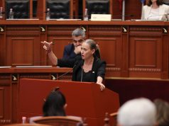 Ministrja Ismaili, Berishës: Shqiptarët nuk e harrojnë SHIK-un tuaj dhe Gazideden, sot askush nuk ka imunitet përpara drejtësisë