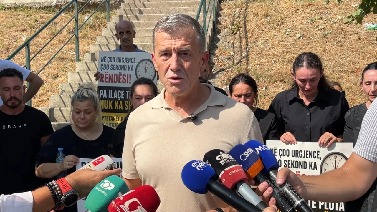 dolen-te-pijne-kafe-dhe-u-kthyen-te-vdekur-e-motra-e-sokol-prekes-kerkon-mes-loteve-drejtesi-per-te-vellain