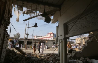 Masakër në Pakistan/ Shkon në 31 numri i viktimave nga sulmi kamikaz në kompleksin e policisë