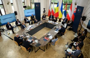 Zelensky mbledh 8 vendet në Ukrainë/ Lind “Carpathian Eight”, siguria dhe tregtia në qendër