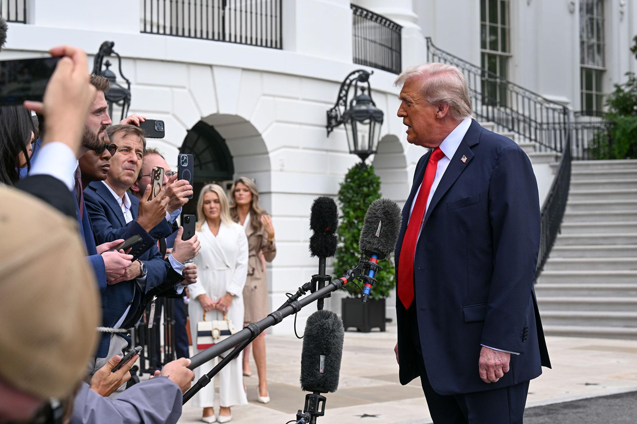  Sepse janë fake news   Trump u mbyll dyert CNN  Politico dhe MS NOW  gazetarëve u sekuestrohen akreditimet