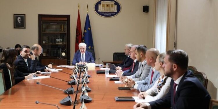 aksioni-i-spak-ndez-kuvendin-kaso-shteti-ka-rene-xhafaj-arrestohen-individet-jo-institucionet