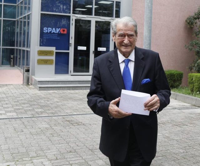 Sali Berisha pas paraqitjes në SPAK