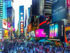 “Freedom for the Liberators” pushton Times Square/ Mesazhi për ish-krerët e UÇK-së shfaqet në zemër të New Yorkut para verdiktit