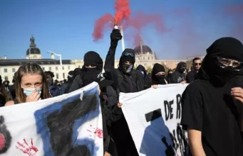 Franca përfshihet nga protestat e nxënësve, mbi 250 mijë në rrugë; Trump ndez debat me deklaratën për Islamin