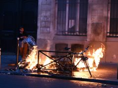 Franca vendos ndalim-qarkullimin pas protestave, mbi 2 mijë të ndaluar! Qeveria pranon se humbi kontrollin