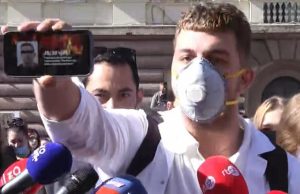 “17 policë më ndoqën dhe më dhunuan!” Studenti që Rama akuzoi për drogë shpërthen: Tani rrezikoj edhe bursën!