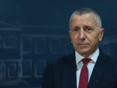 Shqiptarët bëjnë histori në Serbi! Kamberi shpall dy mandate në Parlament, beteja vazhdon për deputetin e tretë