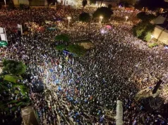 Tel Avivi ngrihet kundër Netanyahut! Mijëra izraelitë në shesh, opozita bashkohet tri ditë para zgjedhjeve: “Ndryshim, tani!”