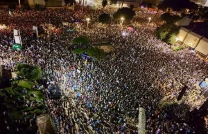 Tel Avivi ngrihet kundër Netanyahut! Mijëra izraelitë në shesh, opozita bashkohet tri ditë para zgjedhjeve: “Ndryshim, tani!”