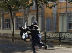 Dhuna ndaj protestuesve në Tiranë, Hita pezullon menjëherë dy policë! Videot zbuluan tejkalimin e detyrës