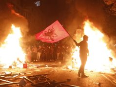 Protesta e dhunshme në Tiranë alarmon SHBA-në! Ambasada amerikane paralajmëron shtetasit e vet: Shmangni demonstratat