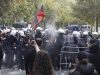 Tetë të shoqëruar pas protestës para Kuvendit, Policia: U hodhën gurë, vezë dhe sende ndaj efektivëve