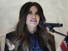 Shtëpia e Bardhë i kërkon Kimberly Guilfoyle të japë dorëheqjen nga posti i ambasadores në Greqi