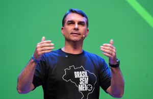Pse iku Flávio Bolsonaro në SHBA pas humbjes së zgjedhjeve? Misteret që rrethojnë udhëtimin e ish-kandidatit për president të Brazilit drejt Floridës