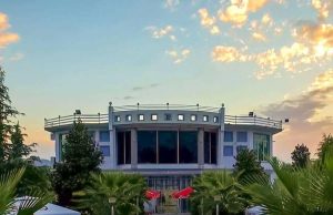 Një shaka mes kamarierëve përfundoi në tragjedi/ 16-vjeçari vdiq në ashensorin e restorantit të gjyshit, zbardhen detajet