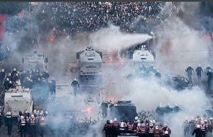 36 të lënduar nga protestat brenda një dite, mes tyre 23 policë! Ministria e Shëndetësisë publikon bilancin