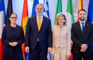 Katër ministra shqiptarë në një foto. Kompleksohet homologia serbe, bojkoton foto-seancën
