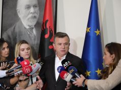 Balla “rreshton” deputetët e PS për Territorialen: Të gjithë duhet të jenë në sallë dhe të votojnë pro
